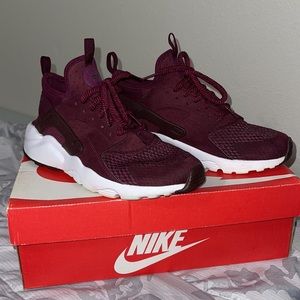 COPY - Nike womens Air huarache Run size 7.5 tennis shoes